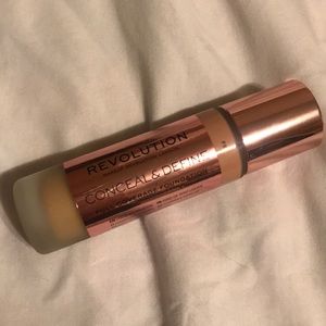 Makeup Revolution Conceal and Define Foundation